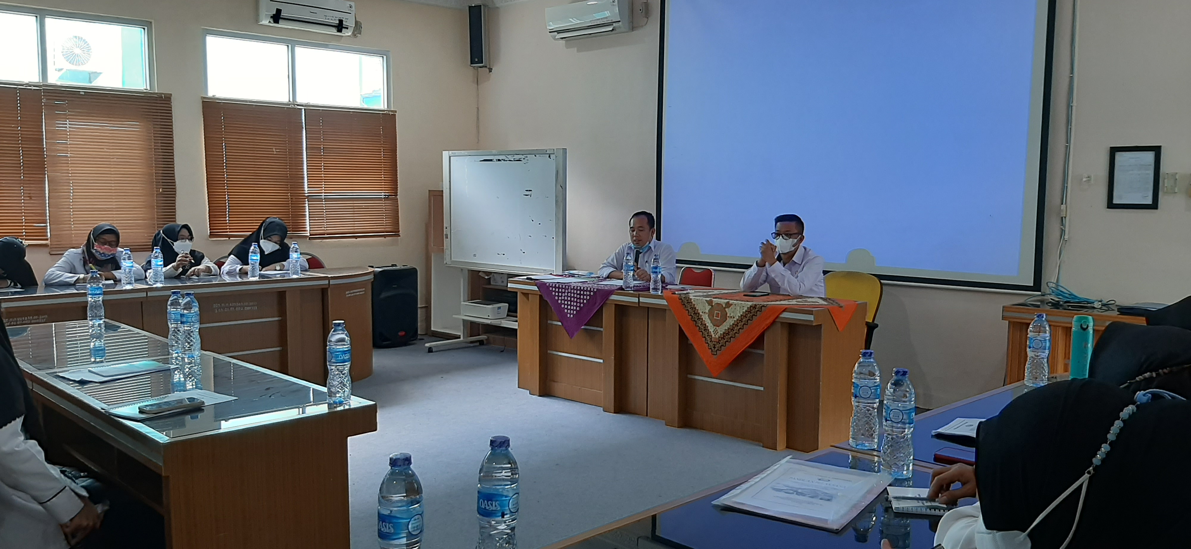 Kepala Balai Sampaikan Materi dalam Pelatihan Guru Bahasa Indonesia