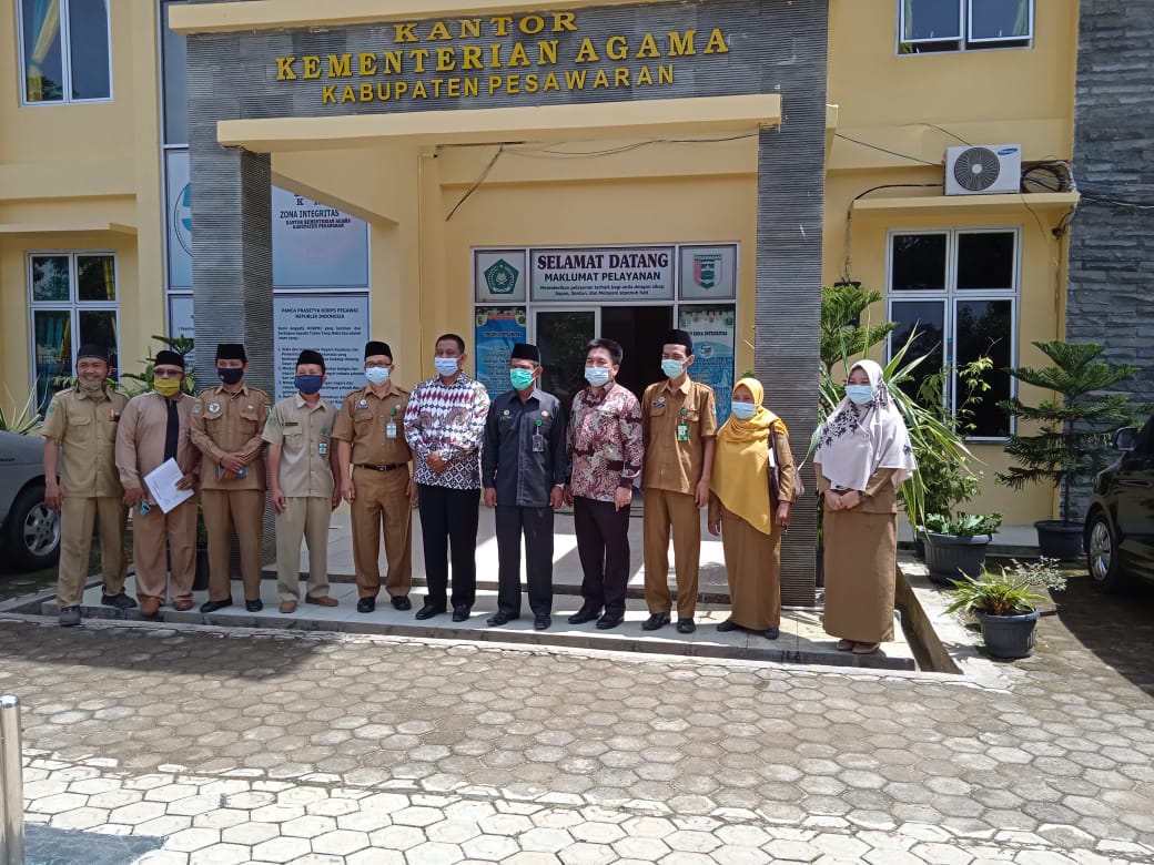 Farid Wajdi sambut Mukmin dan Azmi dalam Monitoring Pasca Pelatihan di Kemenag Kabupaten Pesawaran