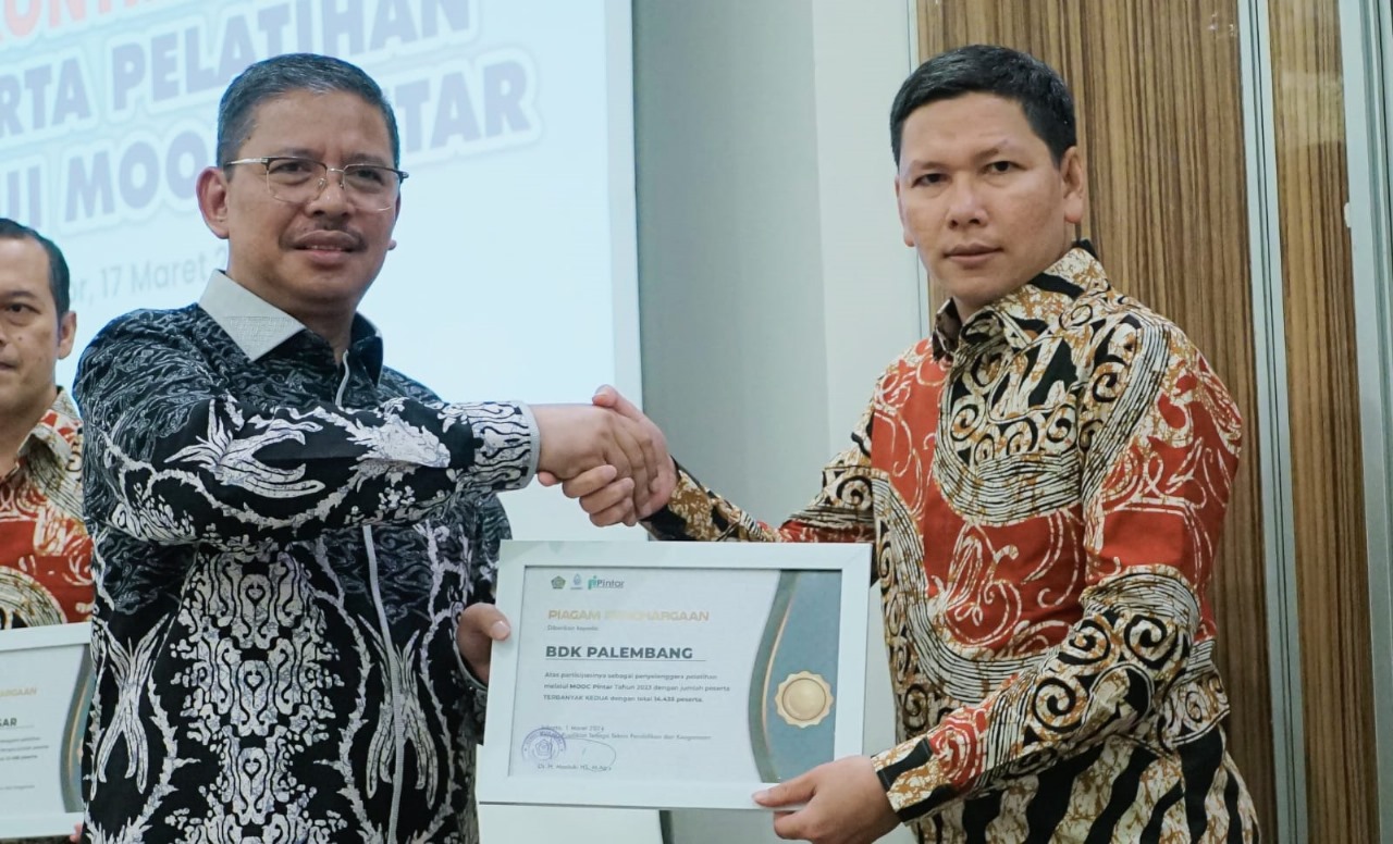 Membanggakan BDK Palembang Raih Penghargaan Sebagai Penyelenggara Pelatihan MOOC Pintar