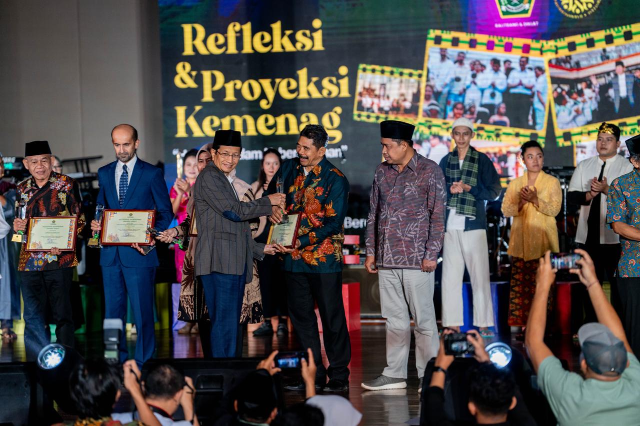 Inspirasi Keberagaman di Akhir Tahun, Menag Anugerahkan Moderasi Beragama Award 2024