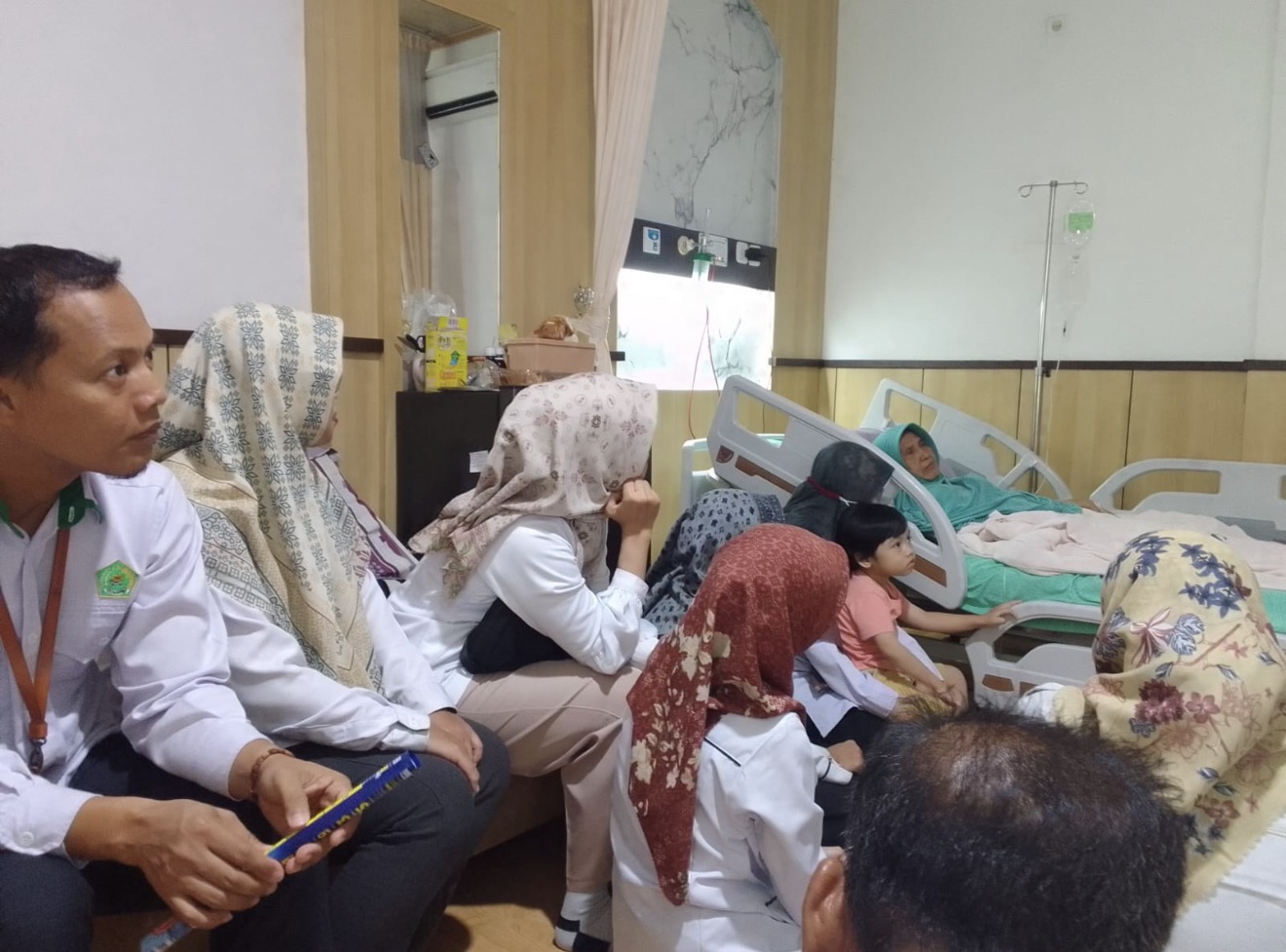 BDK Palembang Peduli: Kunjungan Kasih ke Keluarga Pegawai