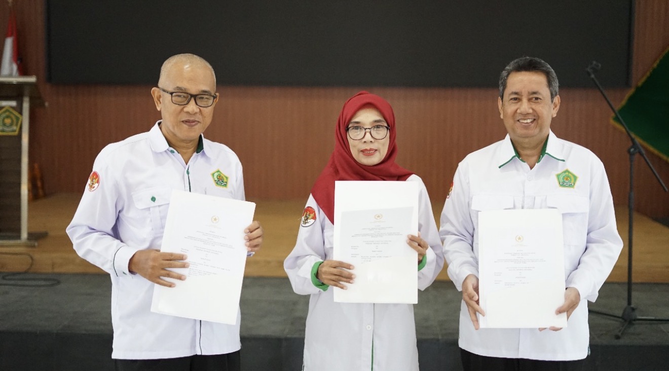 Tiga Widyaiswara Utama BDK Palembang Terima SK Kenaikan Pangkat