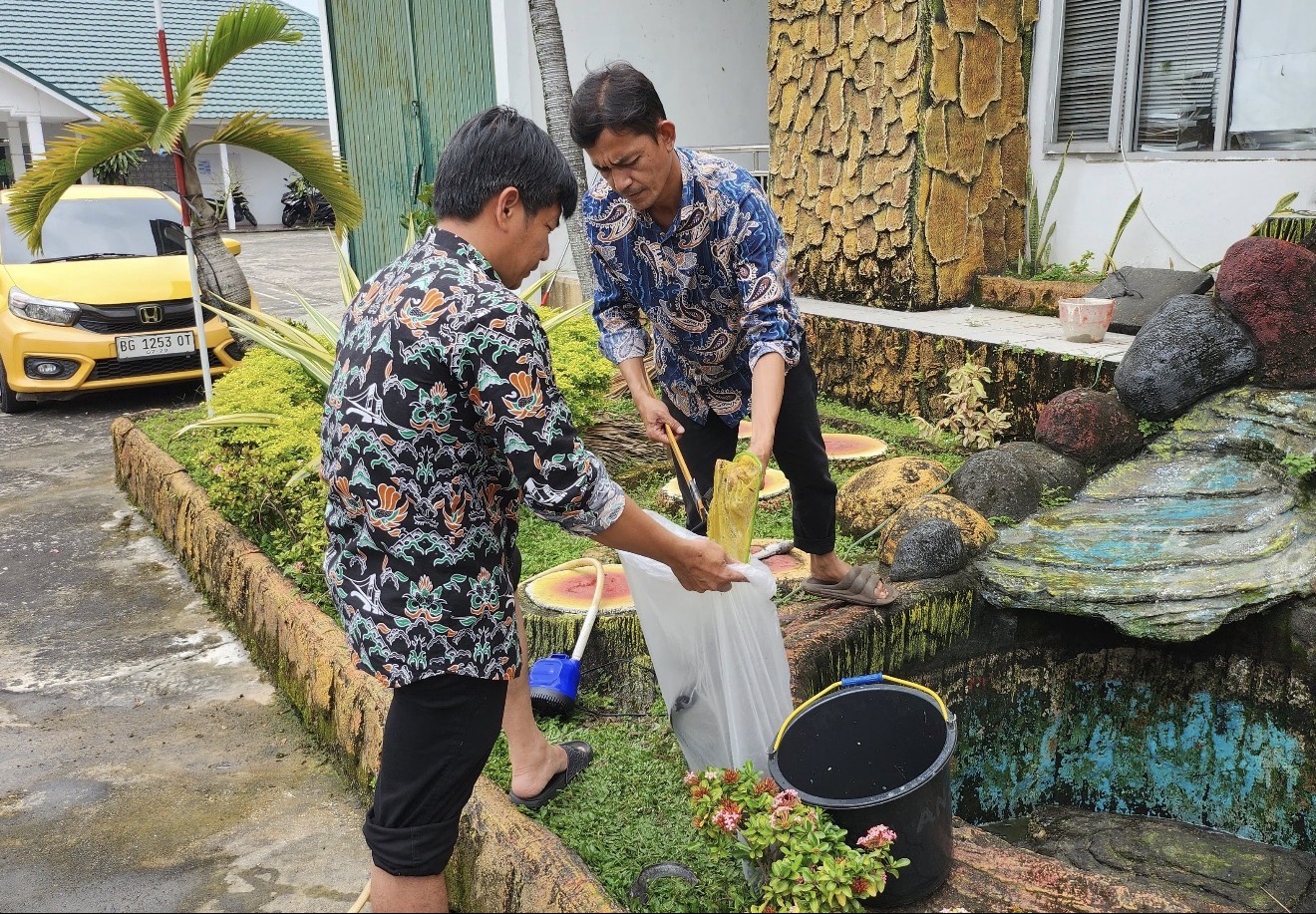 Panen Lele BDK Palembang: Ekoteologi Berbuah Nyata, Integritas Mengakar